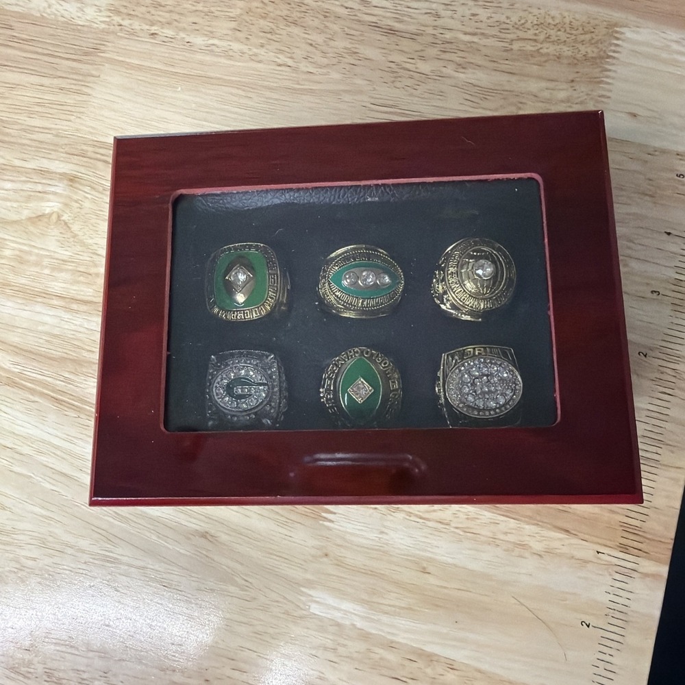 Green Bay Packers Replica 6 Championship Ring Set With Display Box. - Picture 6 of 7